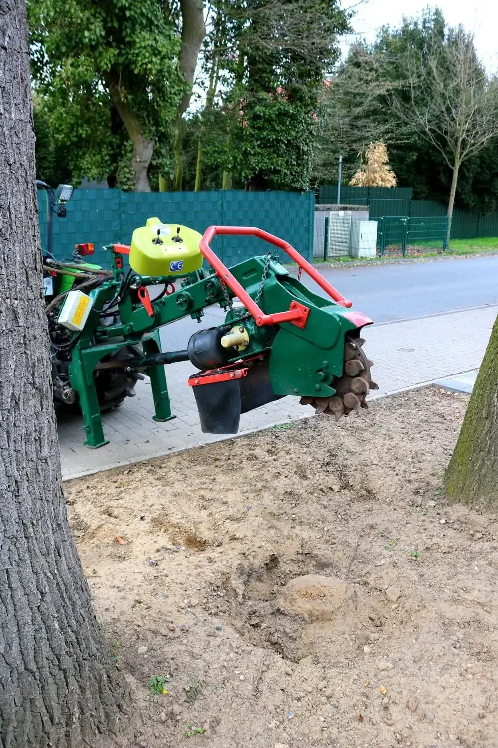 Forstmulchen, Wurzelfräsen und Bodenbearbeitung (7)