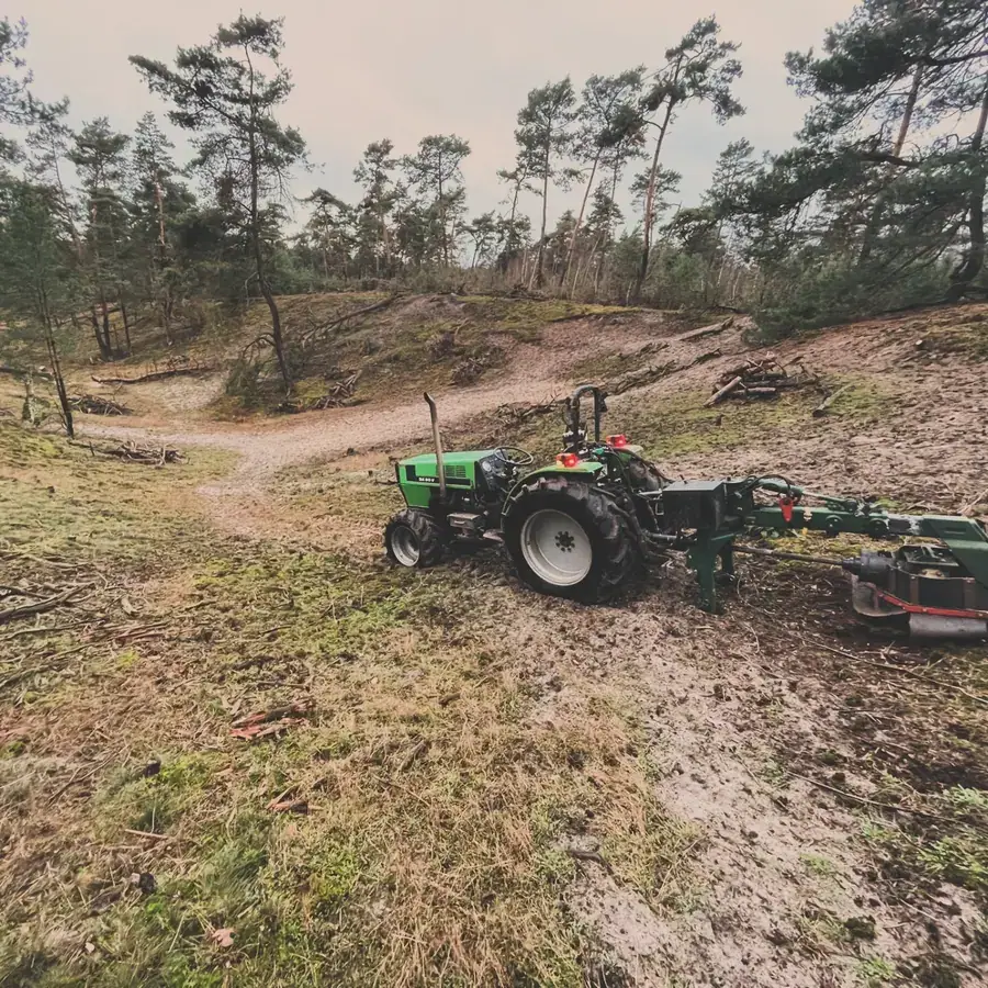 Forstmulchen, Wurzelfräsen und Bodenbearbeitung (27)