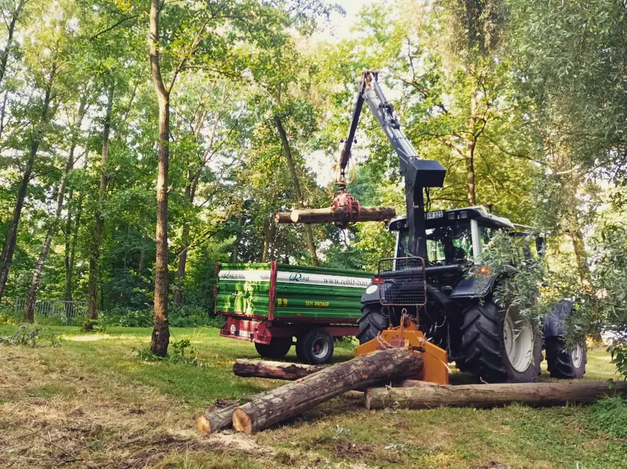 Holzernte und Rückearbeiten mit dem Kranschlepper (26)