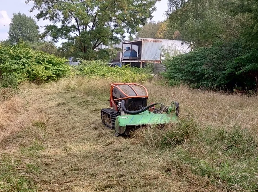 Aktuelle Einsätze von Rohlf Forstservice mit dem neuen Valtra-Kranschlepper und der ferngesteuerten Mulchraupe (20)