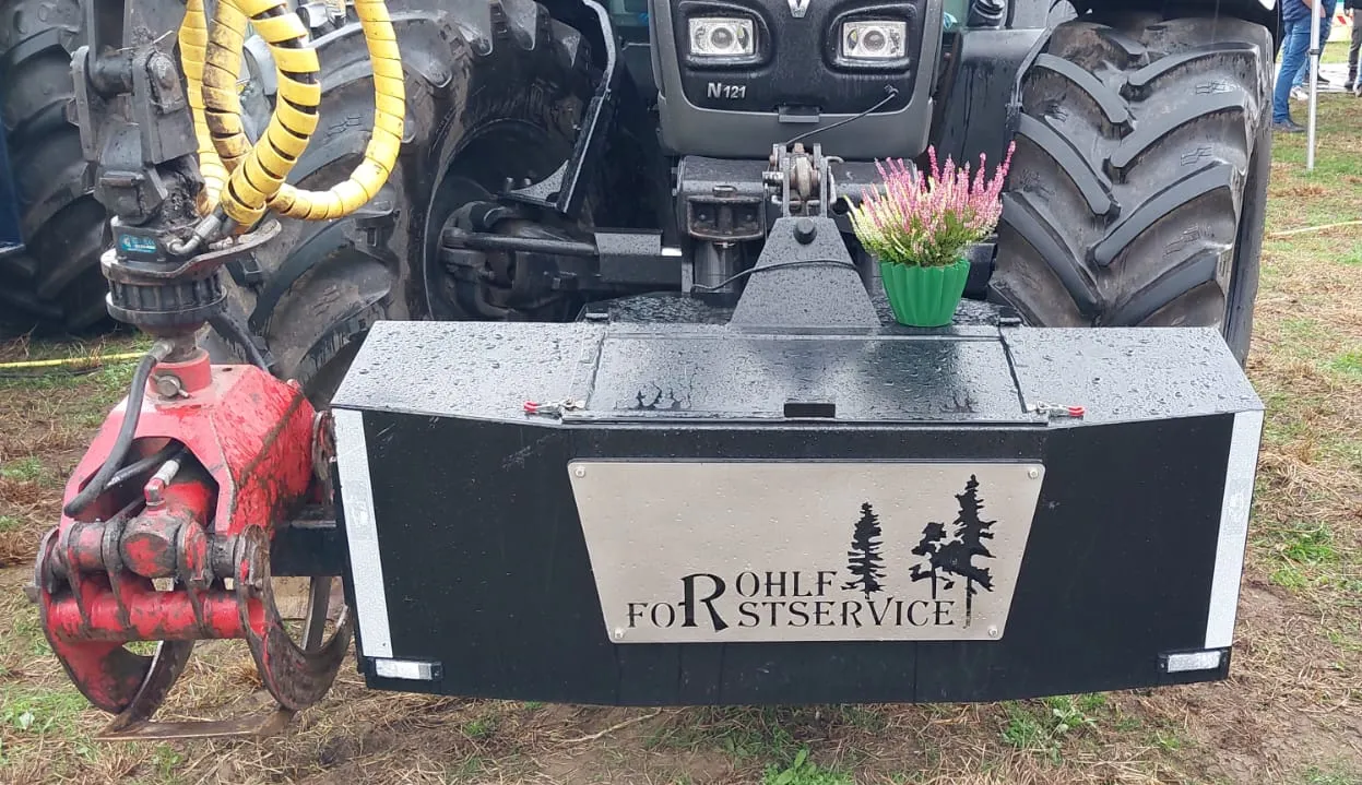 Aktuelle Einsätze von Rohlf Forstservice mit dem neuen Valtra-Kranschlepper und der ferngesteuerten Mulchraupe (14)
