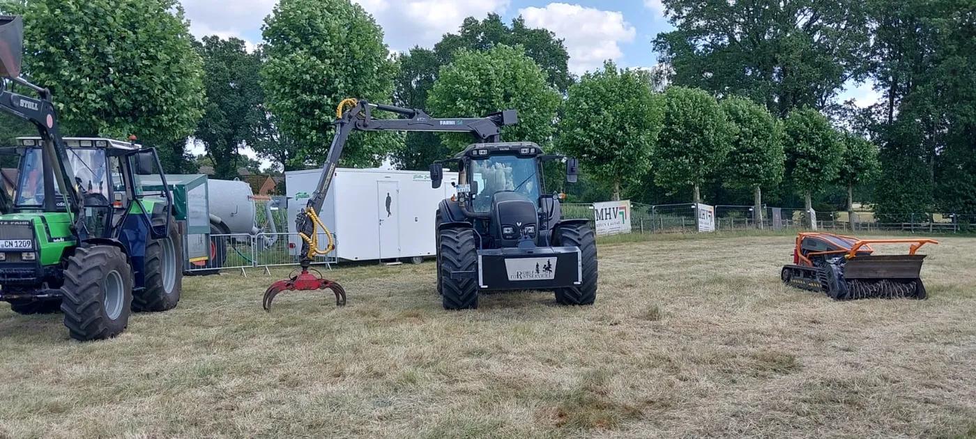Aktuelle Einsätze von Rohlf Forstservice mit dem neuen Valtra-Kranschlepper und der ferngesteuerten Mulchraupe (21)