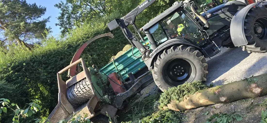 Aktuelle Einsätze von Rohlf Forstservice mit dem neuen Valtra-Kranschlepper und der ferngesteuerten Mulchraupe (8)