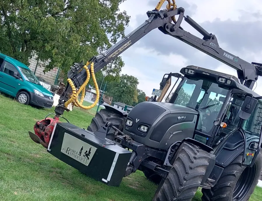 Aktuelle Einsätze von Rohlf Forstservice mit dem neuen Valtra-Kranschlepper und der ferngesteuerten Mulchraupe (12)